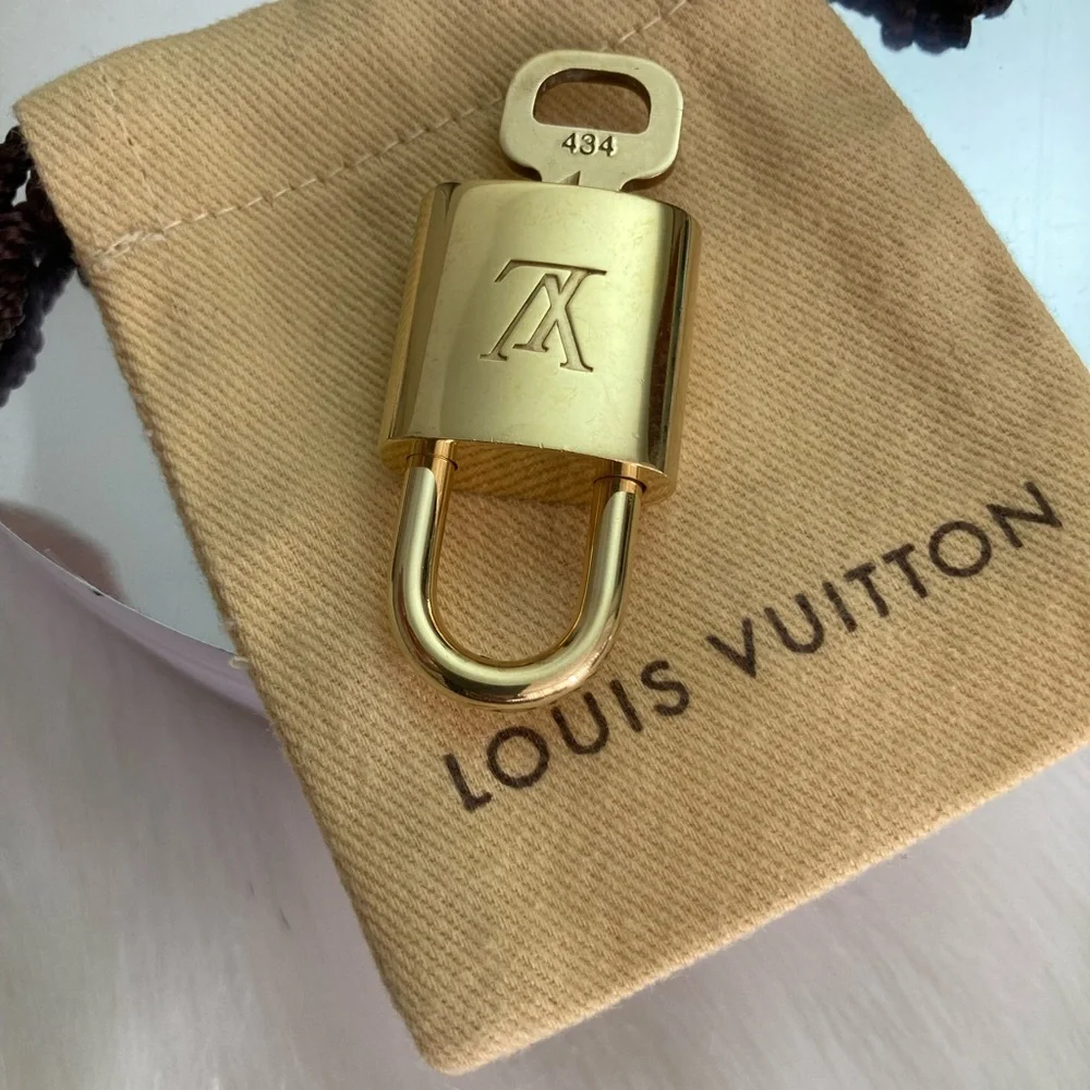 LV 🔐 #434 the 400 series - Picture 3 of 8